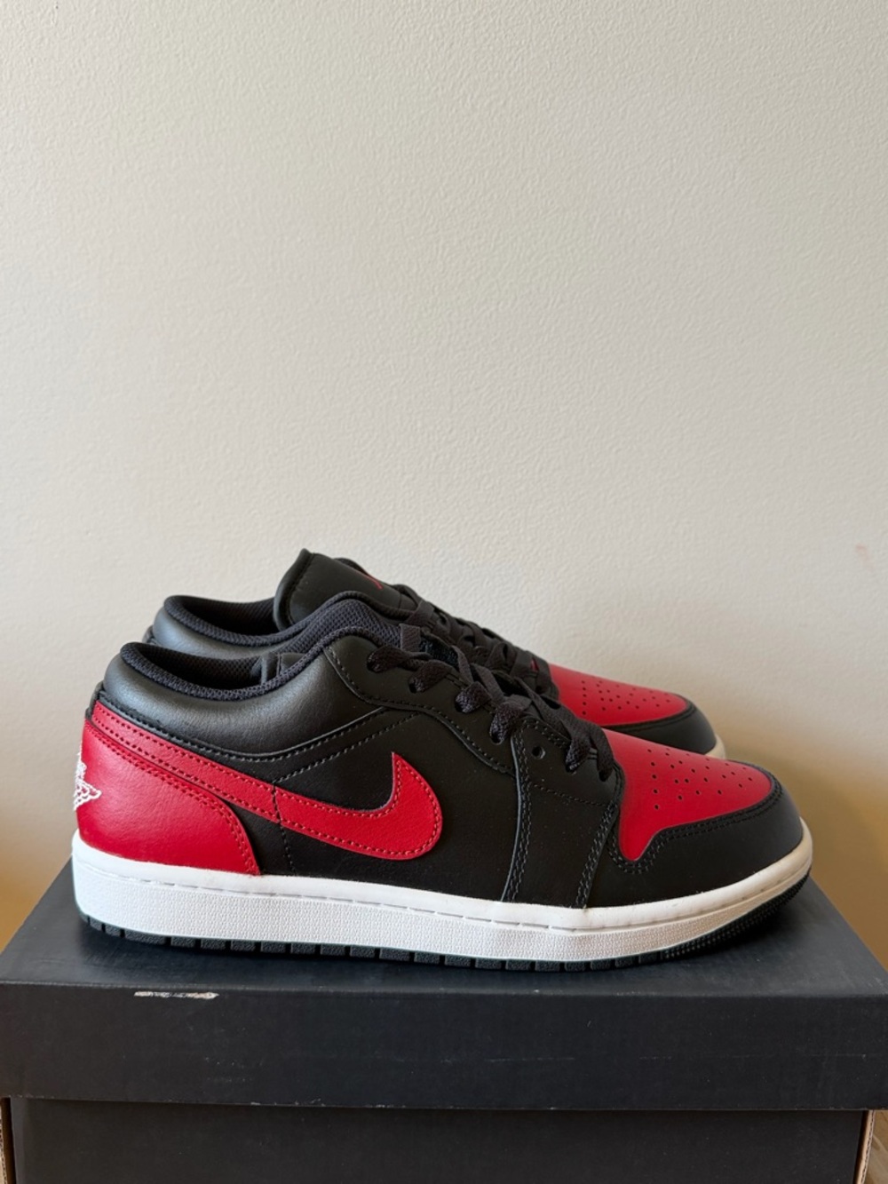 Air Jordan 1 Low Black Varsity Red 553558-067 Men’s Size 8